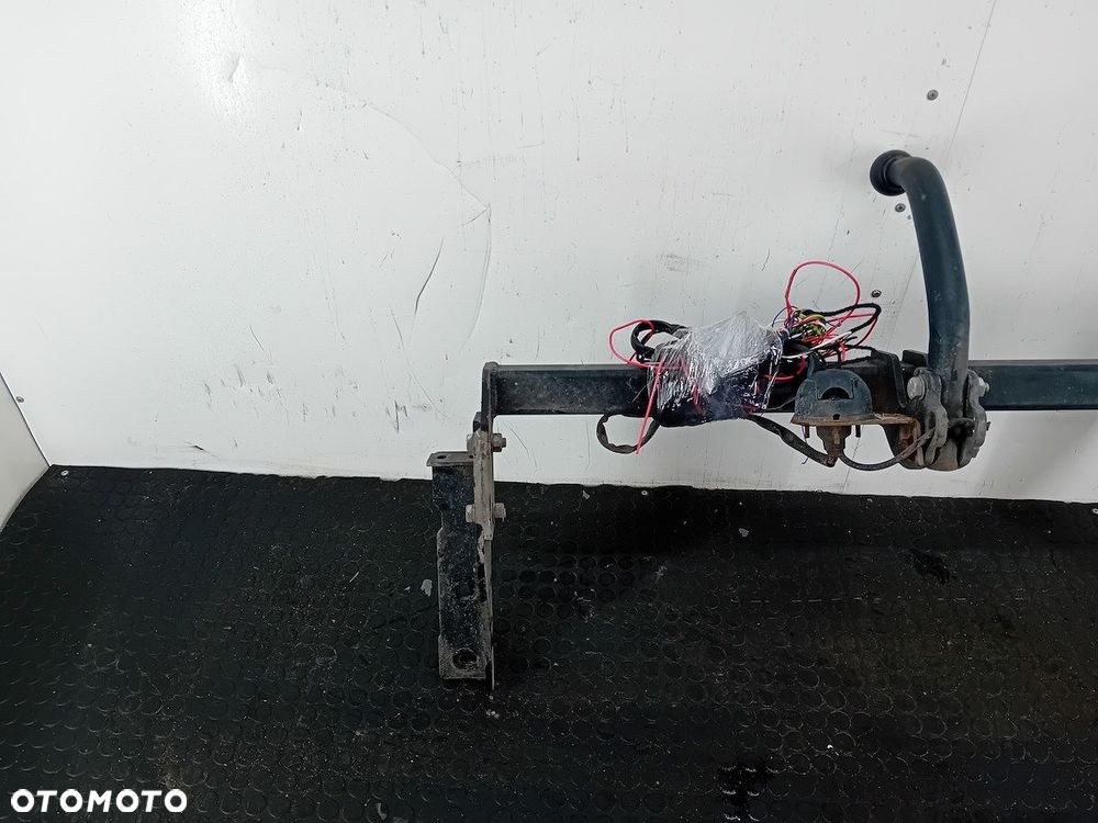 HAK HOLOWNICZY PEUGEOT 308 I HATCHBACK - 4