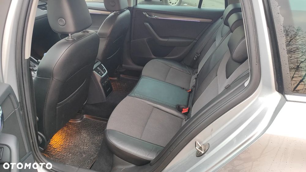 Skoda Octavia 2.0 TDI DSG Premium Edition - 11