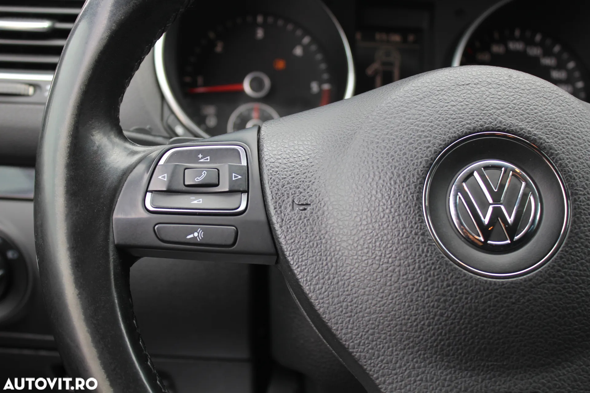 Volkswagen Golf 2.0 TDI Comfortline DSG - 5