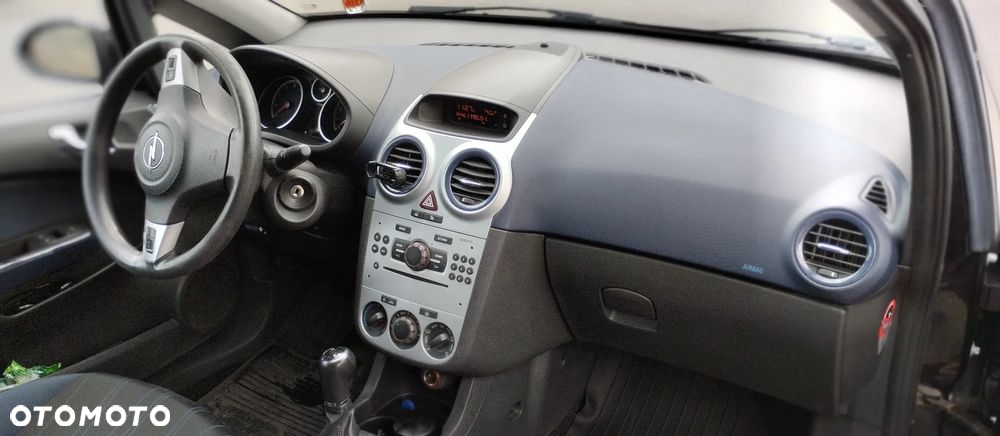 Opel Corsa 1.4 16V Cosmo - 12