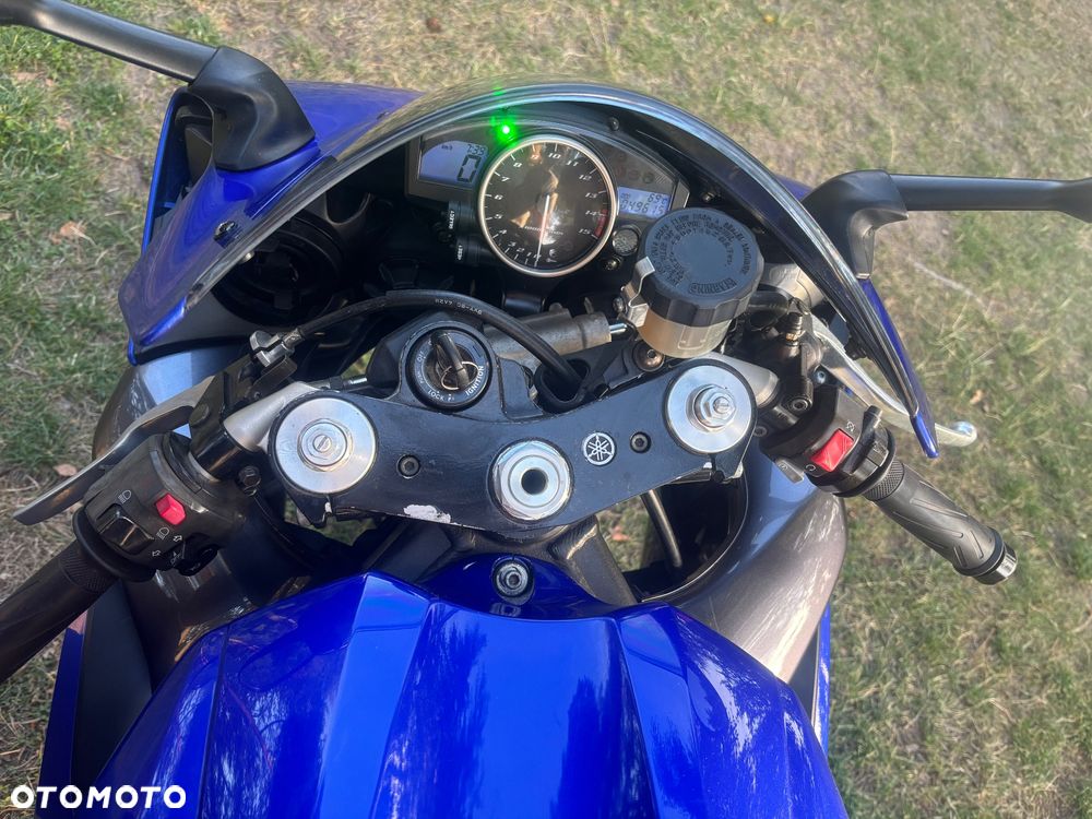 Yamaha R1 - 6
