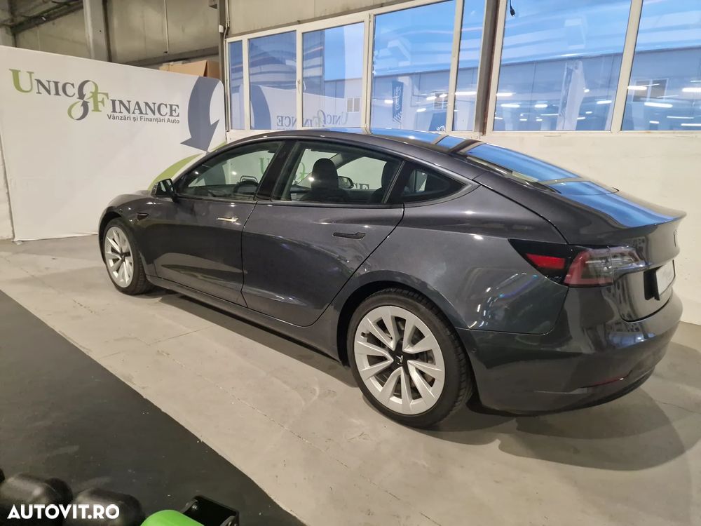 Tesla Model 3 - 5