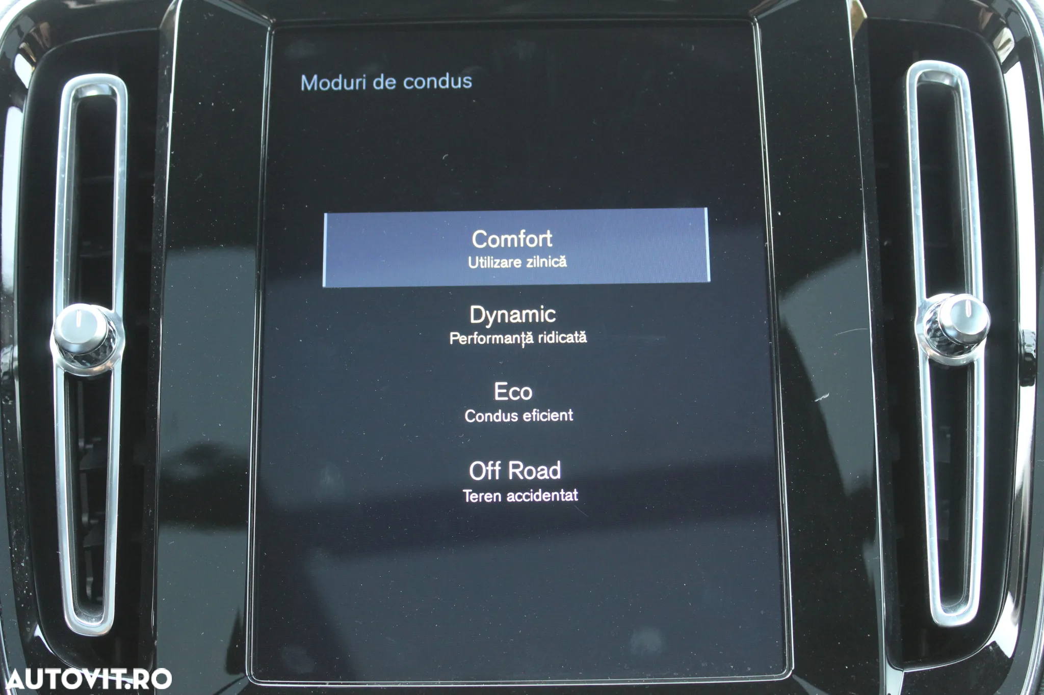 Volvo XC 40 D4 AWD Geartronic R-Design - 26