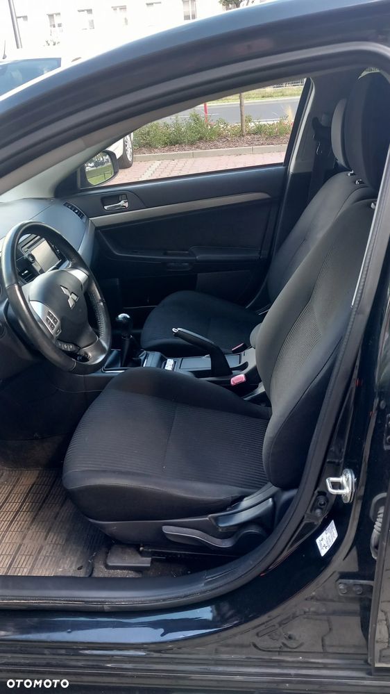 Mitsubishi Lancer 1.6 Inform - 12