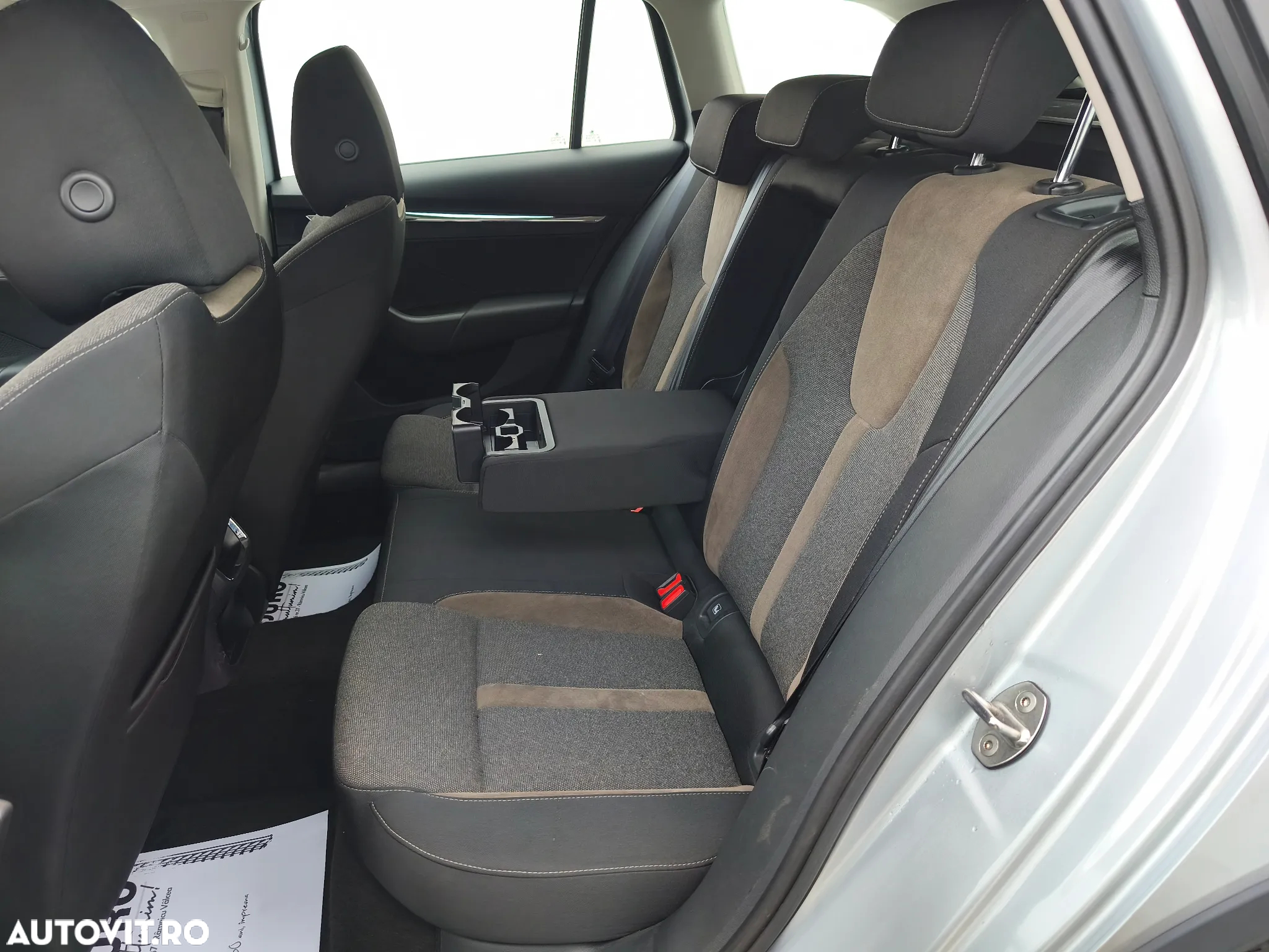 Skoda Octavia Combi 2.0 TDI DSG 4X4 Scout - 24