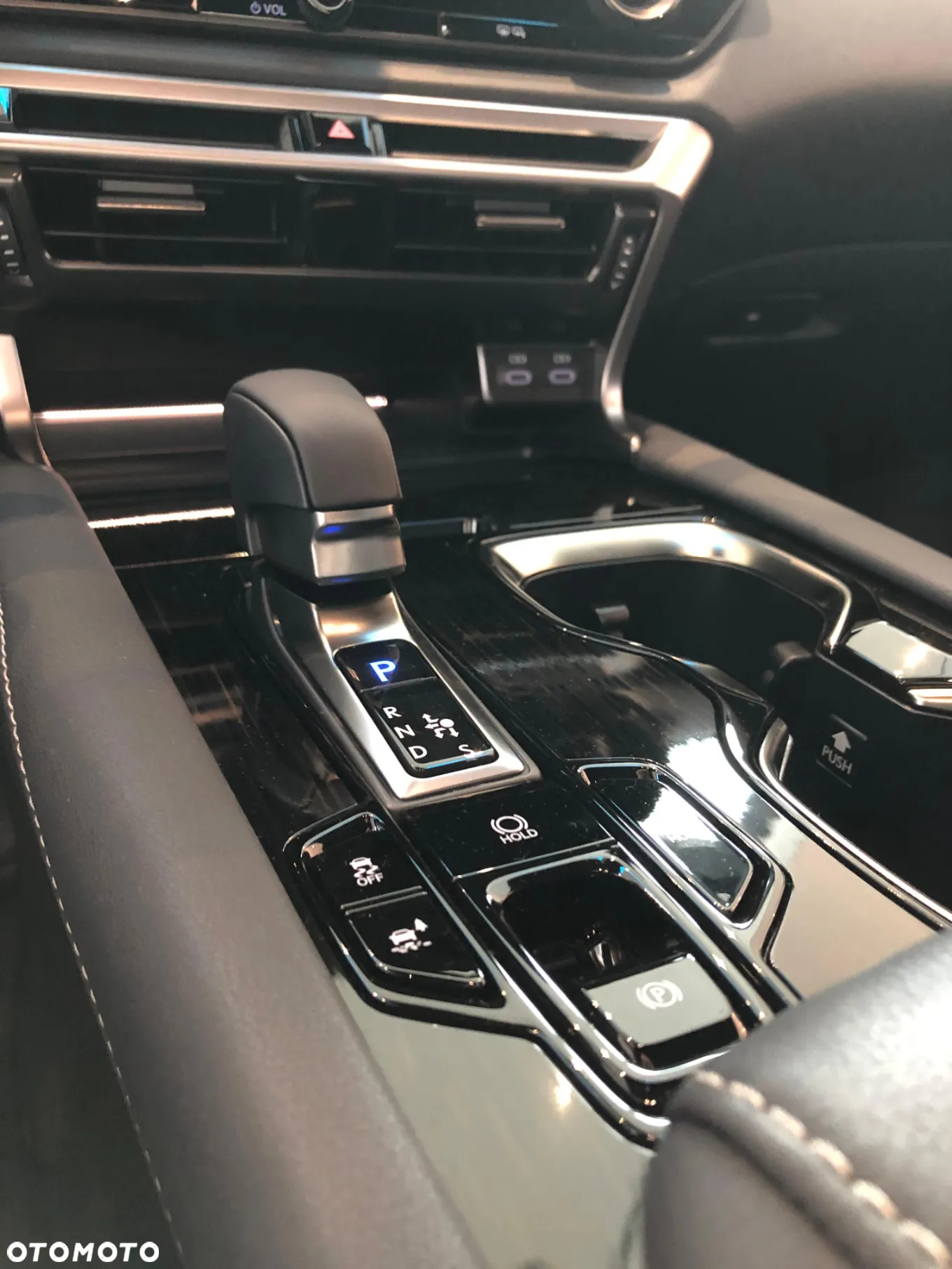 Lexus RX 350h F Sport Design - 13