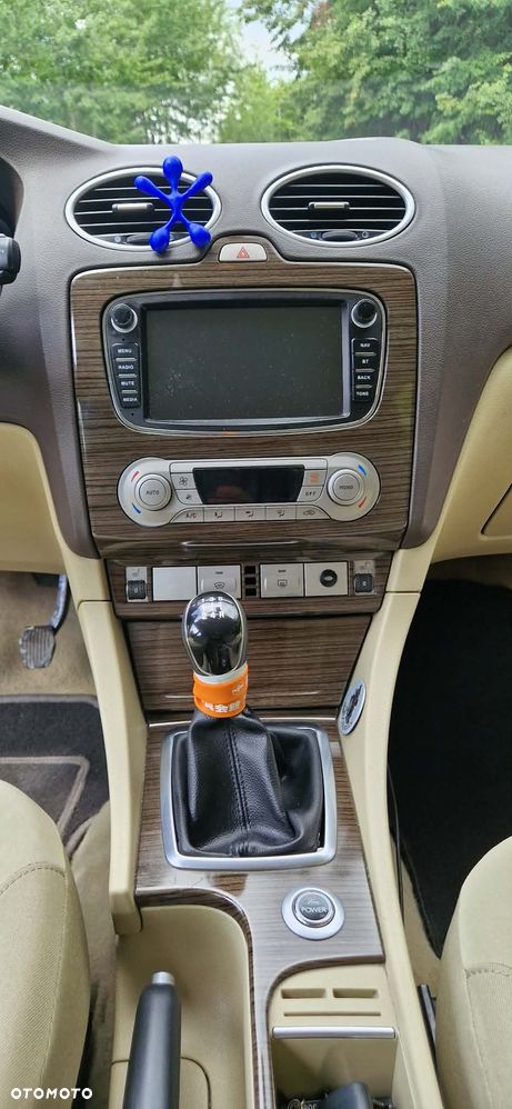 Ford Focus 2.0 Ghia - 19