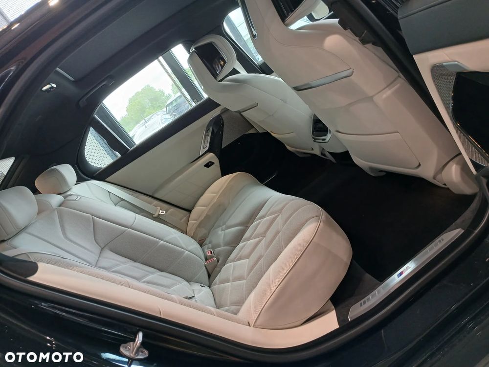 BMW Seria 7 740d xDrive mHEV sport - 28