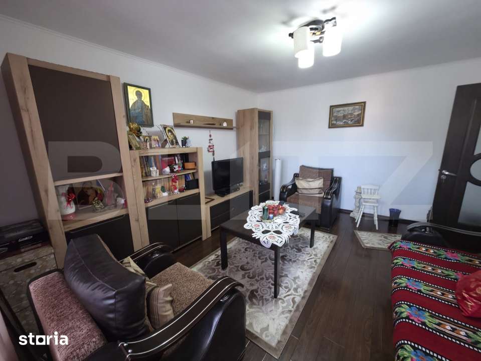 Apartament 4 camere, decomandat, 80 mp - Imagine principală: 2/10