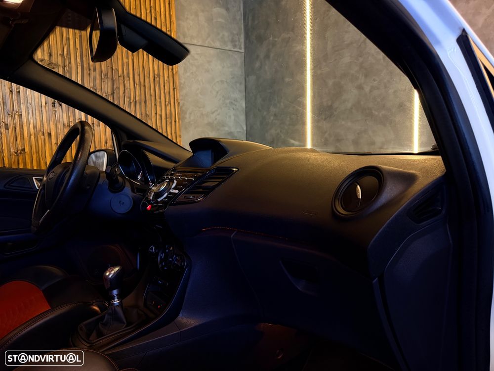 Ford Fiesta 1.6 EcoBoost c/ Pack Pele Desportiva ST - 22