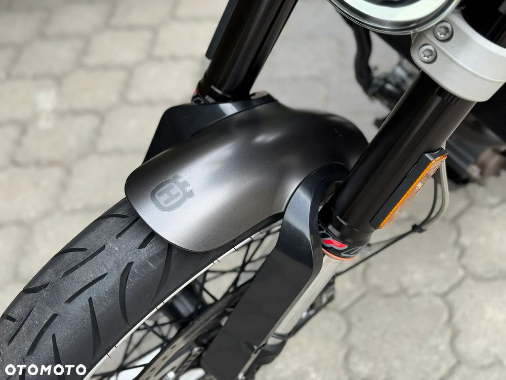 Husqvarna Svartpilen - 26