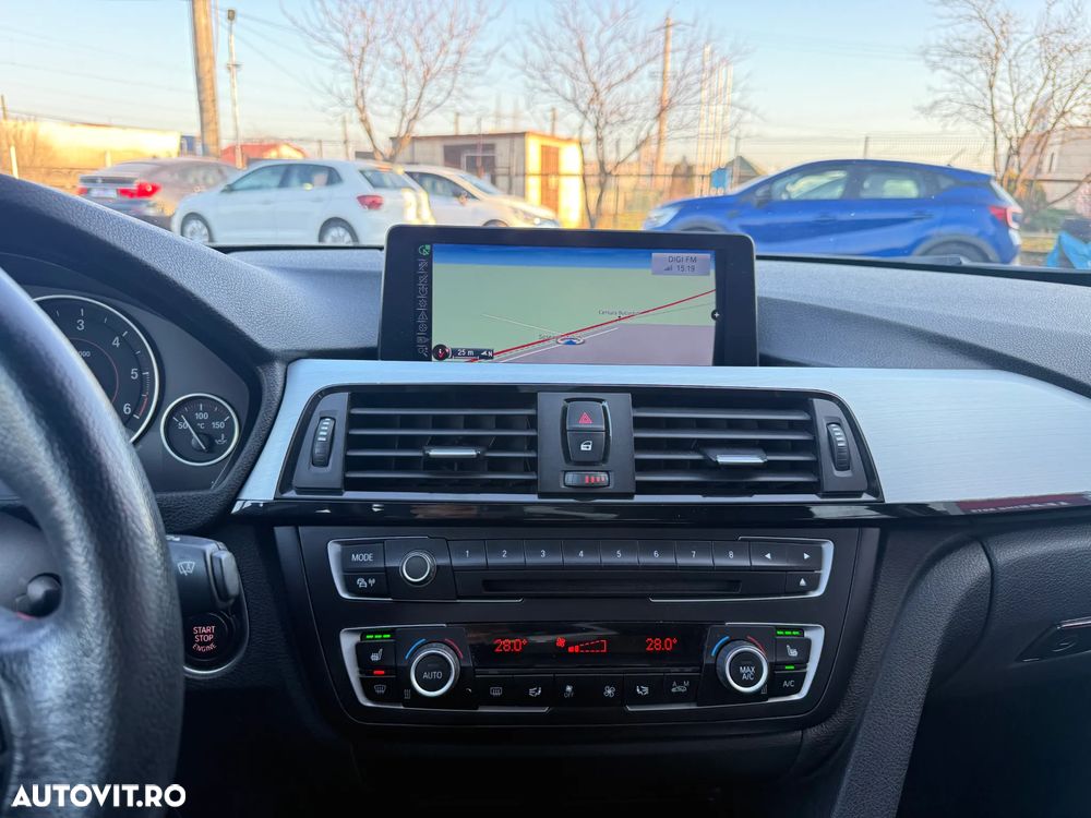 BMW Seria 3 320d Touring Aut. Blue Performance Sport Line - 35