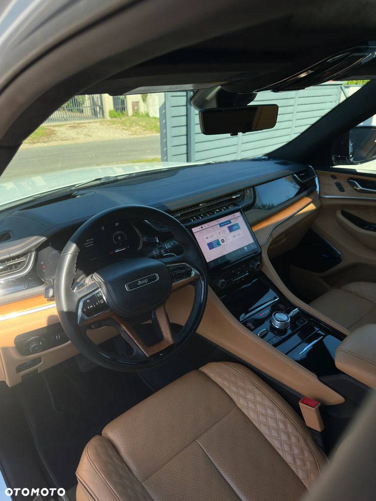 Jeep Grand Cherokee - 15