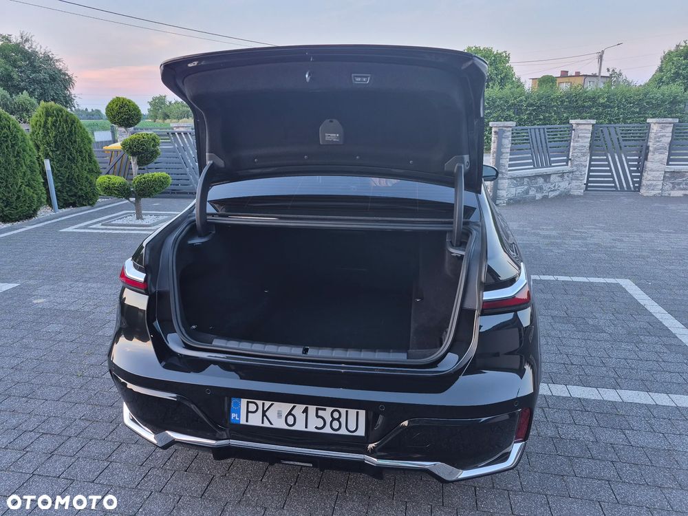 BMW Seria 7 740i - 25