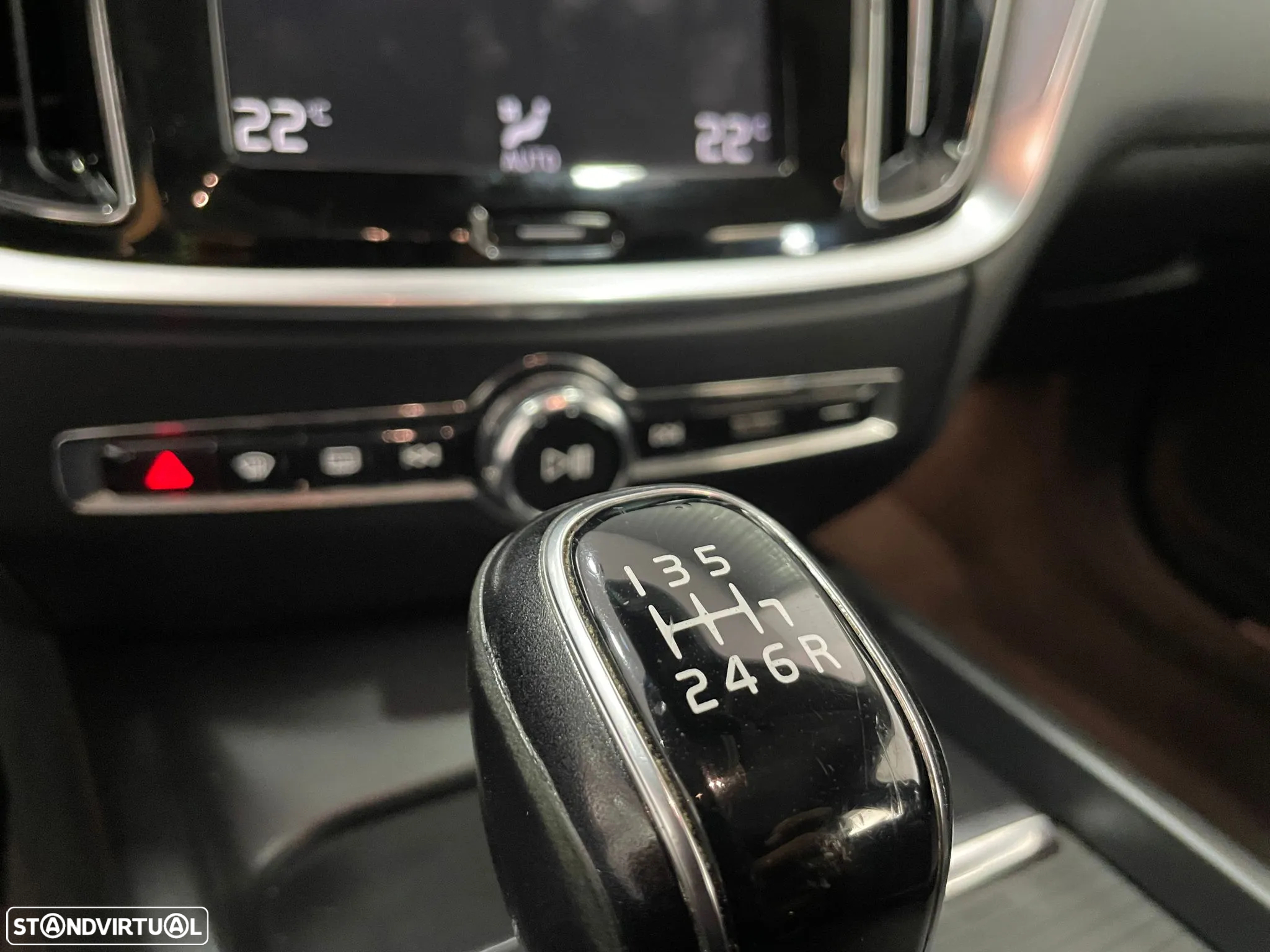 Volvo V60 2.0 D3 Momentum - 24