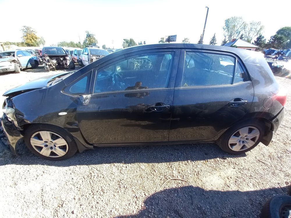 Toyota Auris I 2.0 D4D 06r 5D  KOD 209  wszystkie części - 2