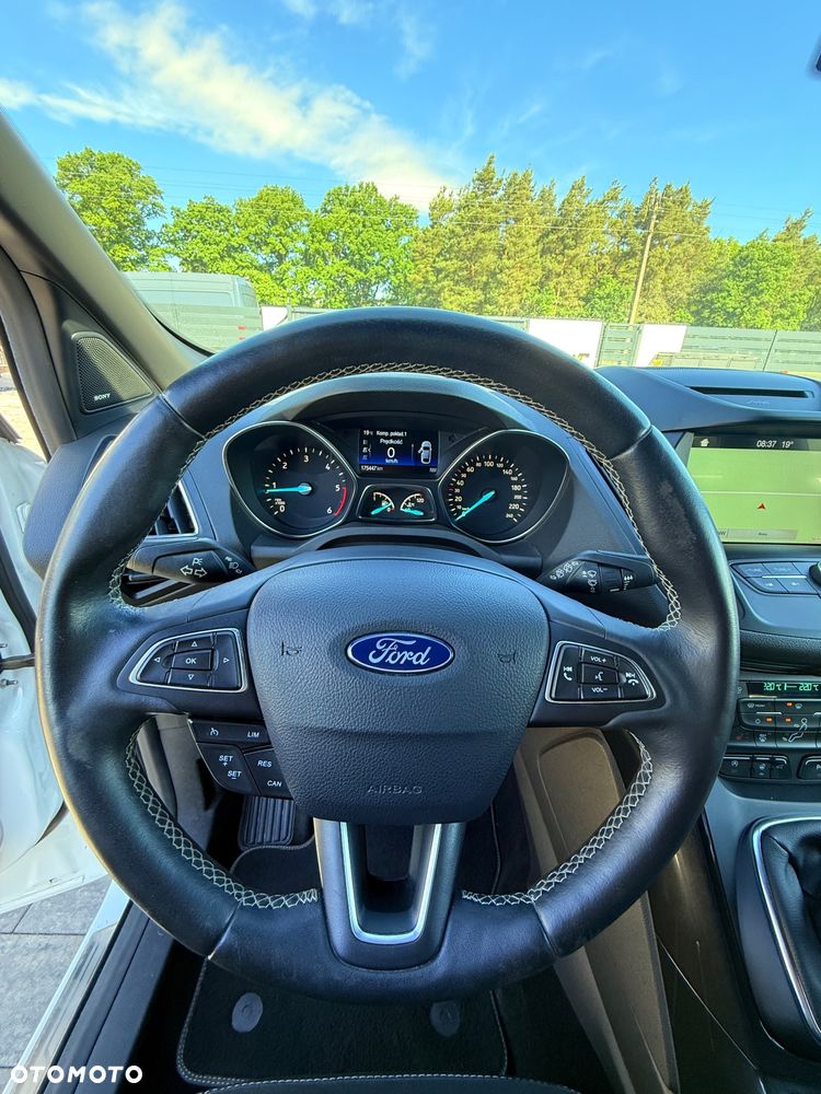 Ford Kuga 2.0 TDCi 4x2 ST-Line - 17