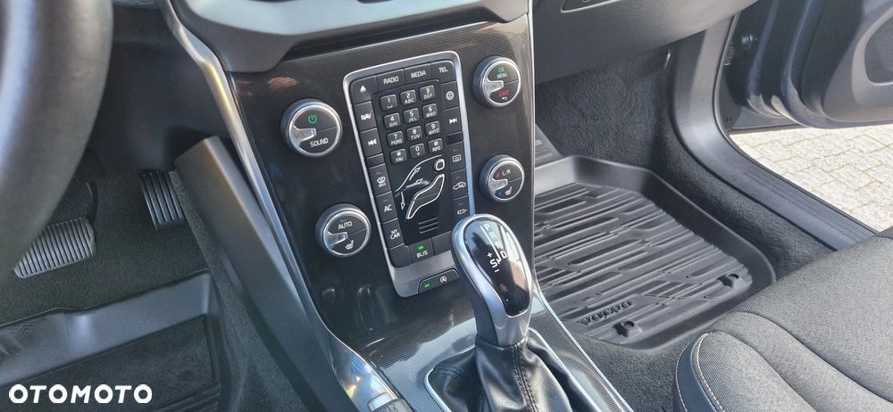 Volvo V40 T3 Drive-E R-Ocean Race - 16