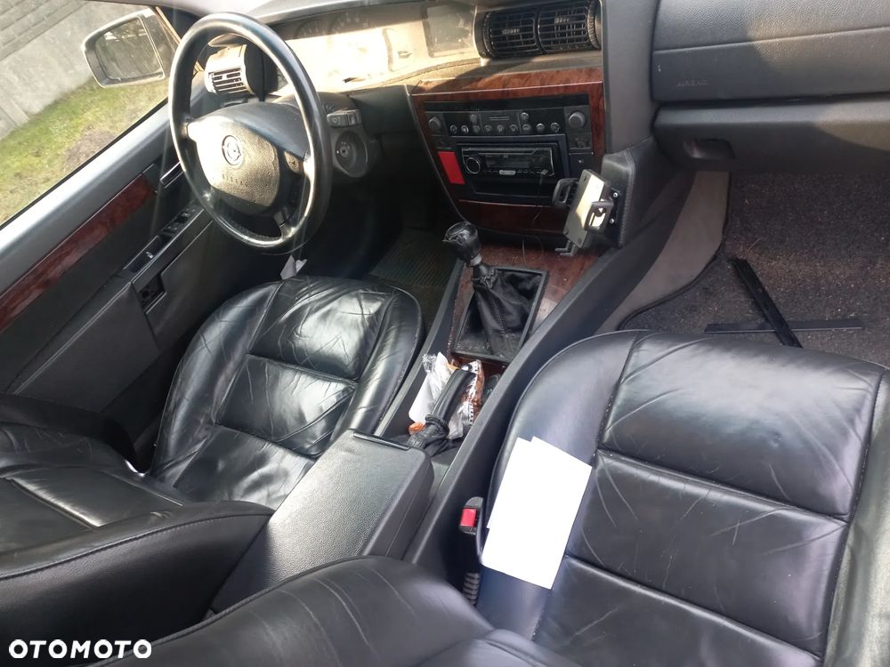 Opel Omega B C lift 2.2 benzyna sedan 02r Z158 - 6