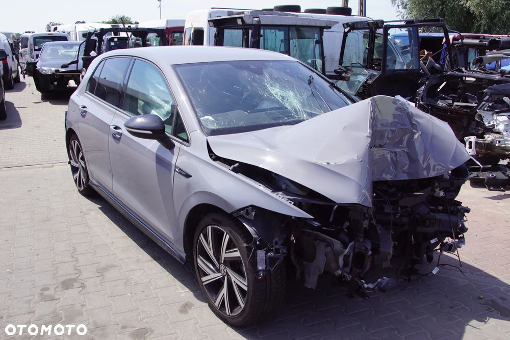 Auto na części - Volkswagen Golf VIII R-Line 1.5 eTSI 150 KM DYFA UUF LA7C 2021R Silnik Skrzynia Drzwi Błotnik Zdezak Klapa Lampa Lusterko Klamka Szyba Deska Kokpit Sterownik Moduł Czujnik Licznik Wyświetlacz Panel Kierownica - 1
