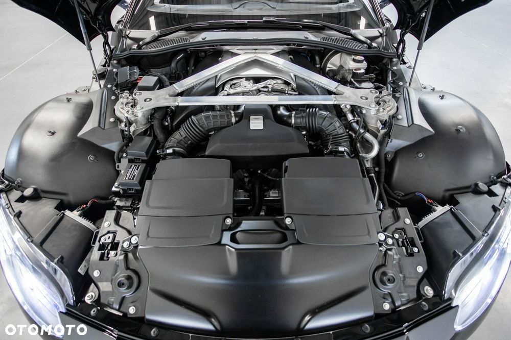 Aston Martin Vantage - 22