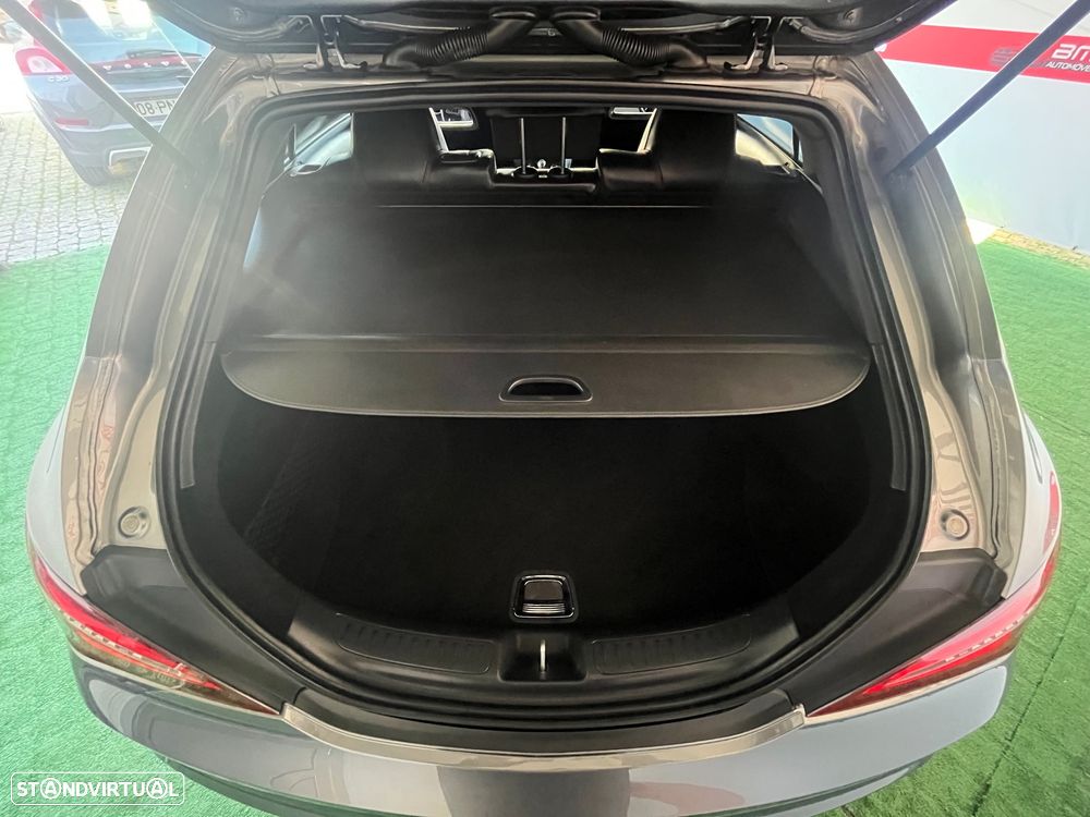 Mercedes-Benz CLA 200 d Shooting Brake AMG Line - 11