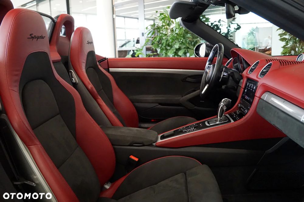 Porsche 718 Spyder - 26