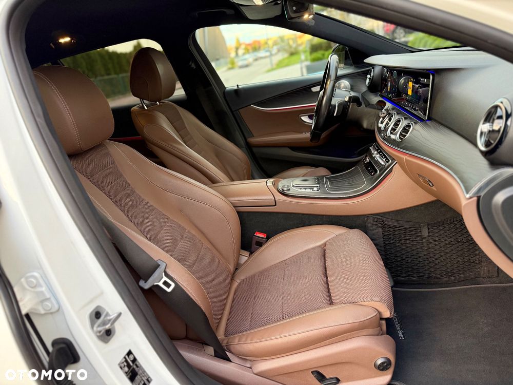 Mercedes-Benz Klasa E 300 de AMG - 32