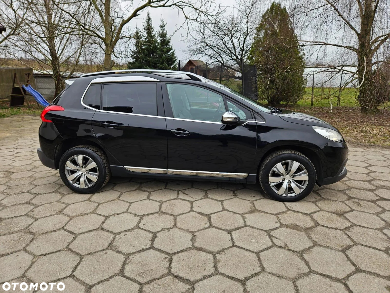 Peugeot 2008 1.6 e-HDi Allure S&S - 3