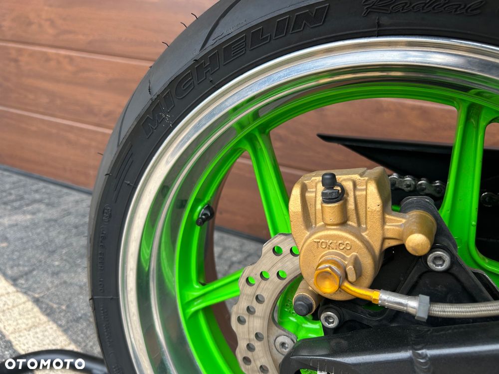 Kawasaki ZX - 22