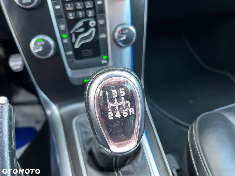 Volvo V40 D3 R Design - 21