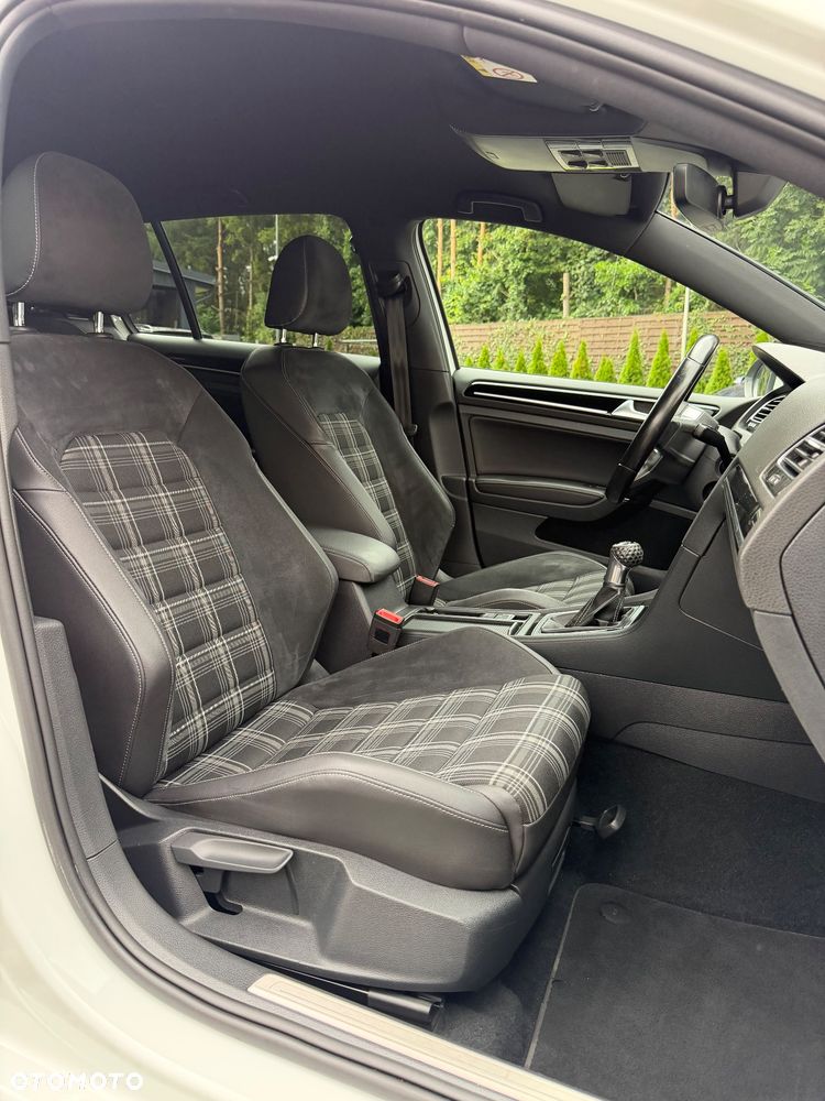 Volkswagen Golf 2.0 TDI BMT GTD - 30