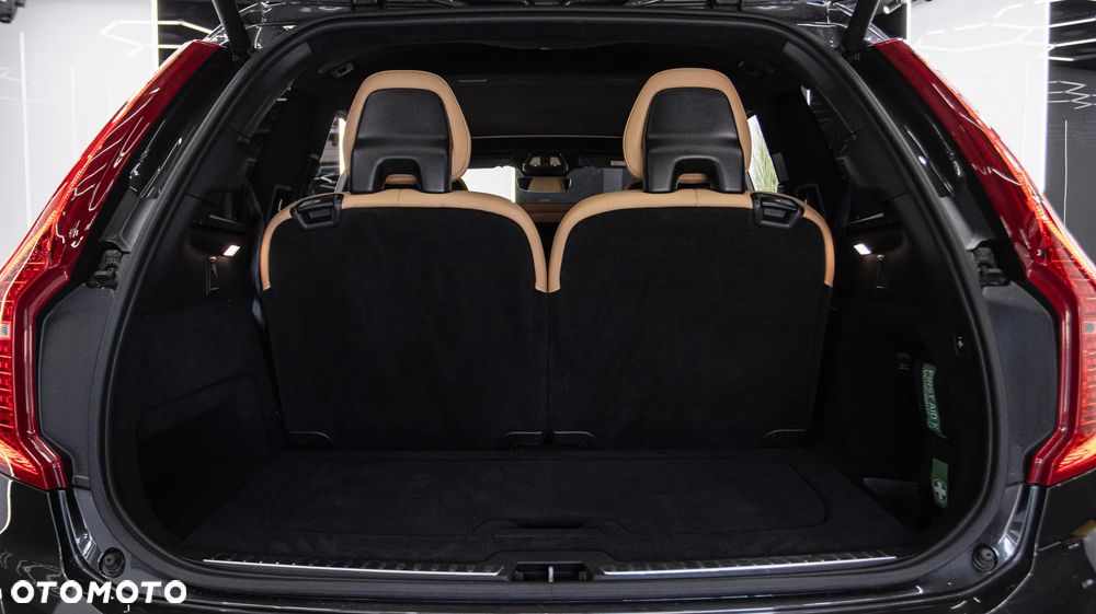 Volvo XC 90 T8 AWD Plug-In Hybrid Plus Dark 7os - 36