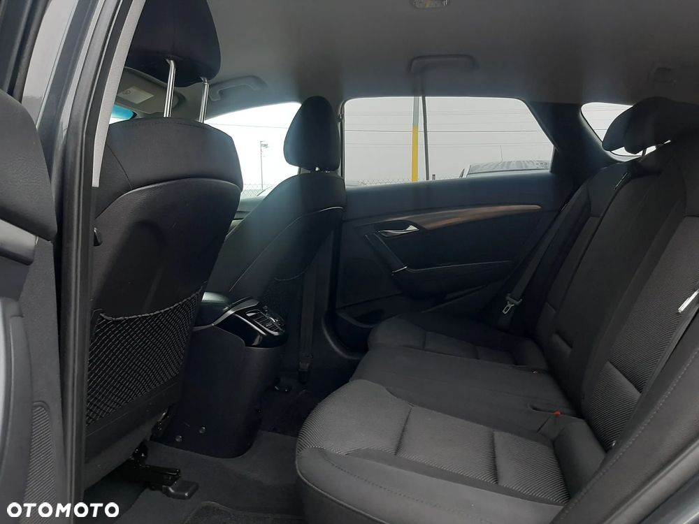 Hyundai i40 Kombi blue 1.6 Family - 25