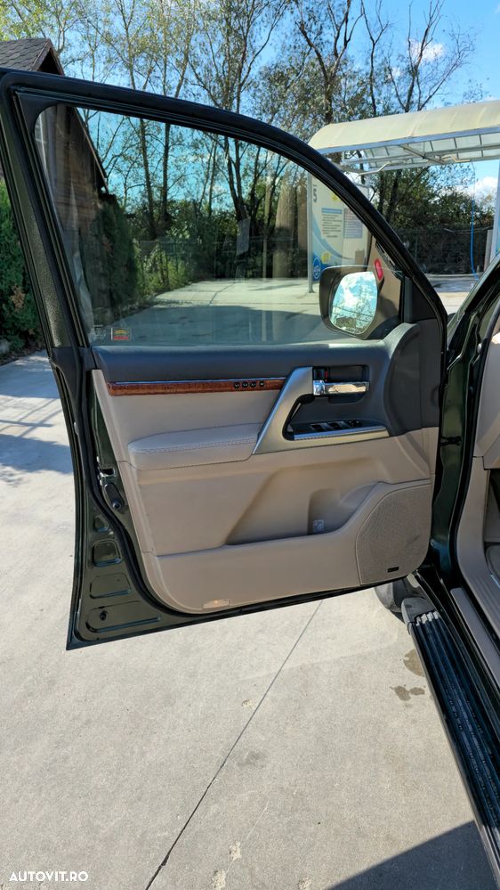 Toyota Land Cruiser 4.5 D-4D V8 Luxury - 9