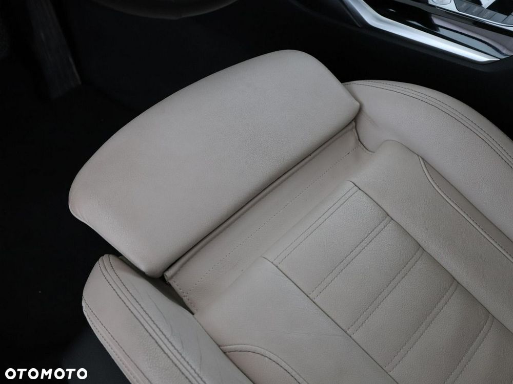 BMW Seria 3 320e PHEV M Sport - 39