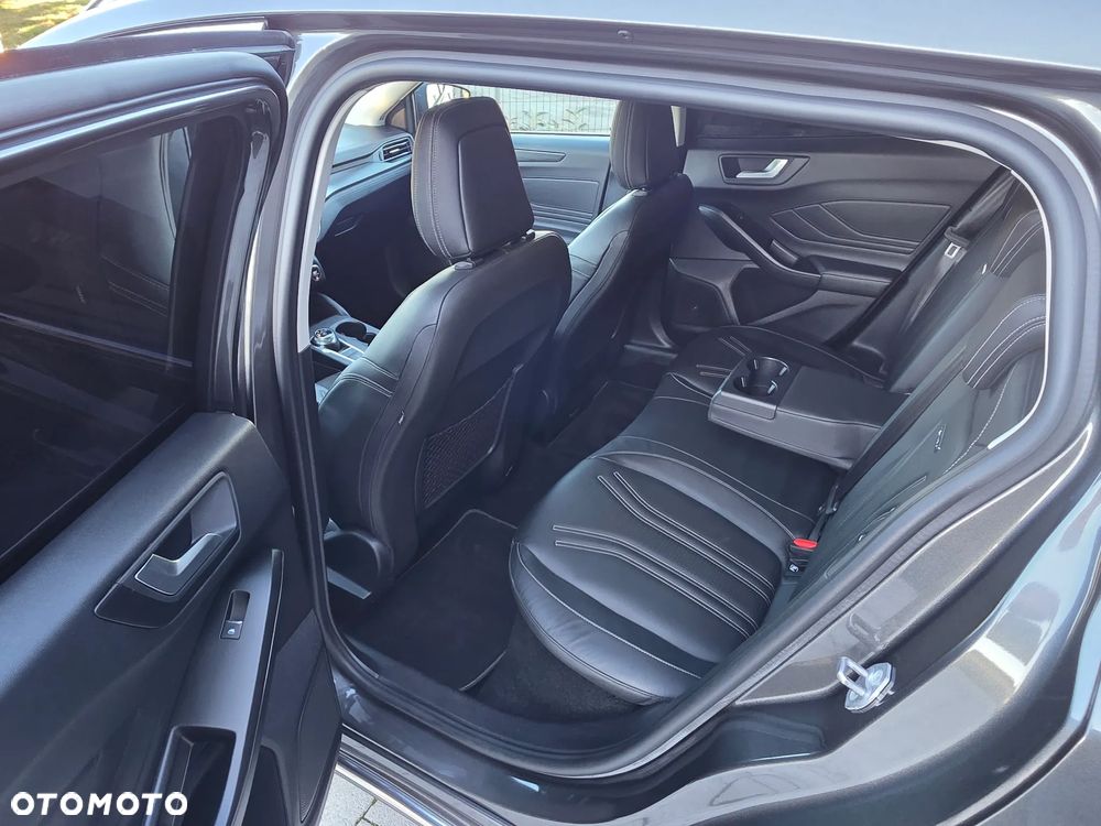 Ford Focus ver-1-5-ecoboost-start--stopp--system-vignale - 11