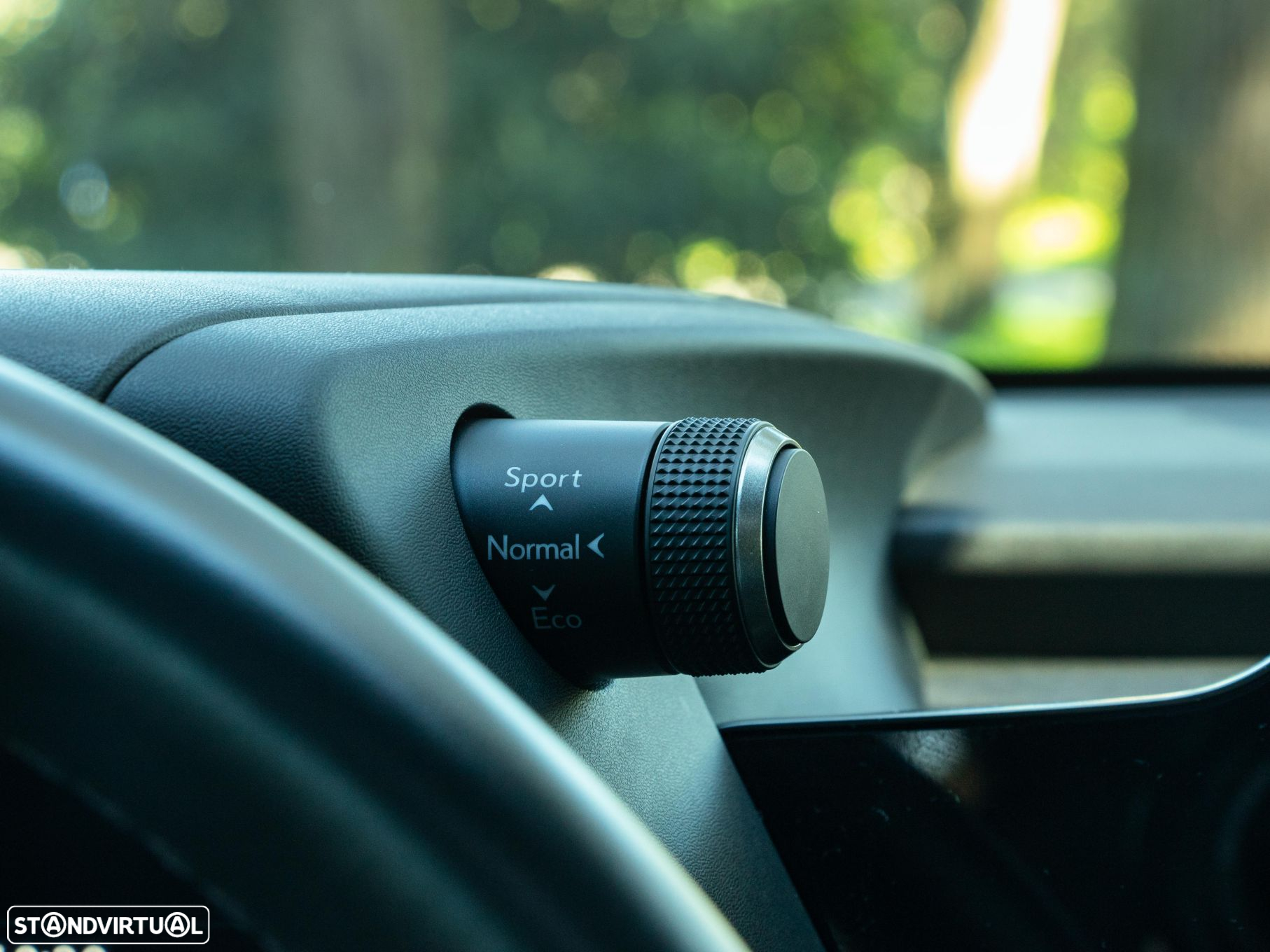 Lexus UX 250h Sport - 17