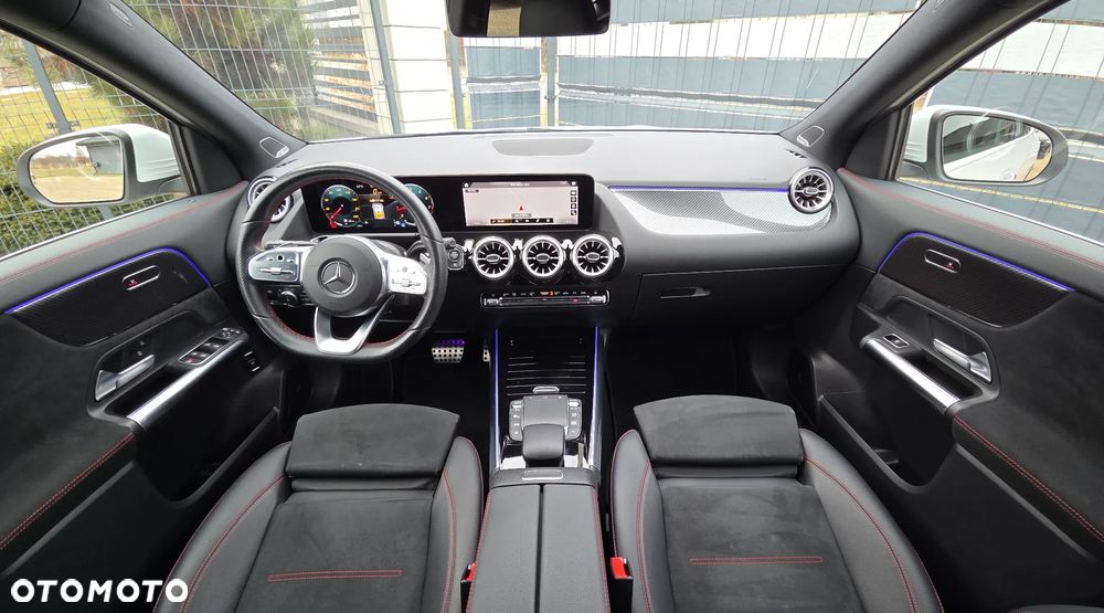 Mercedes-Benz GLA 200 7G-DCT AMG Line - 20