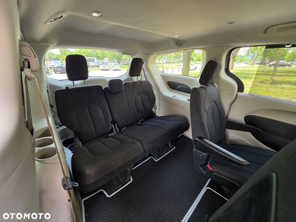 Chrysler Pacifica - 31