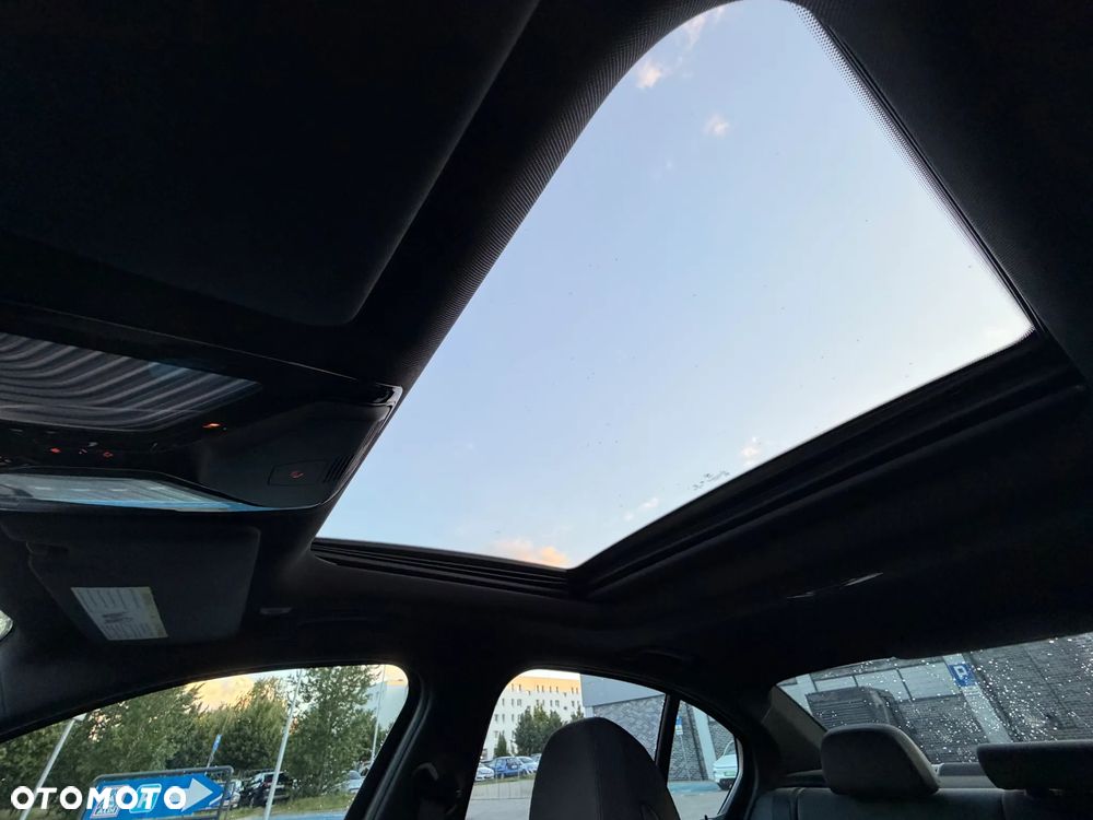 BMW Seria 3 330e M Sport - 26