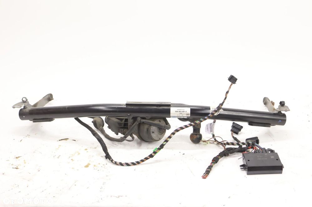 VW Passat B8 lift hak holowniczy 3G9803881C - 1