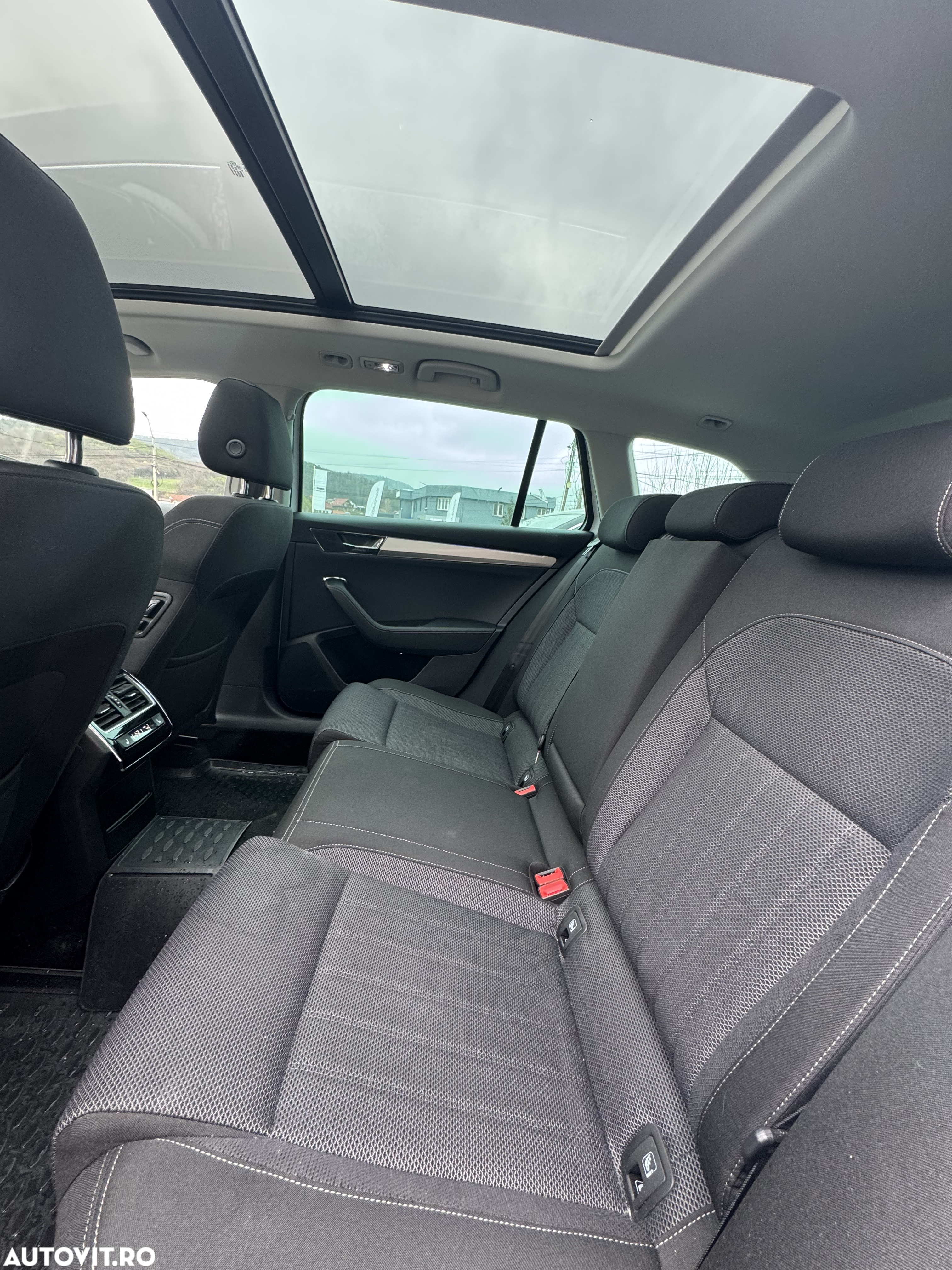 Skoda Superb 2.0 TDI DSG Sportline - 17