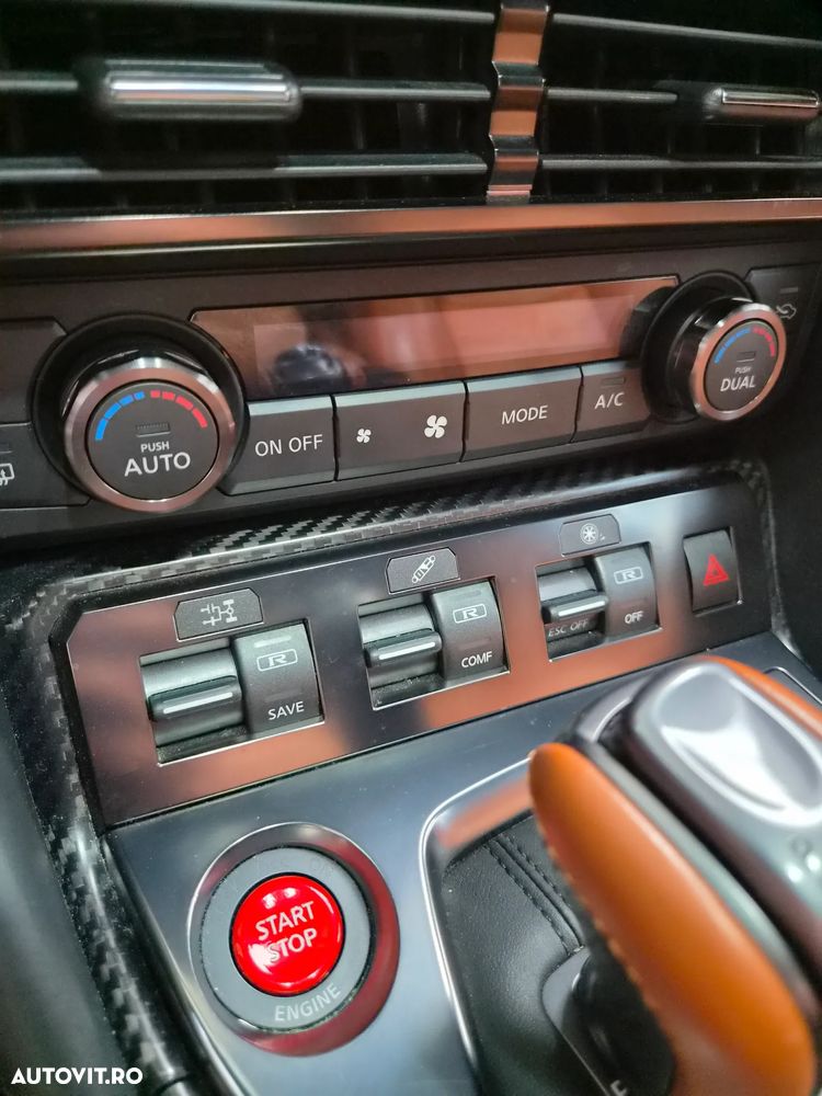 Nissan GT-R - 12