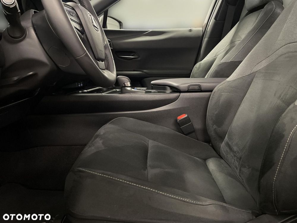 Lexus UX 300h Business - 11