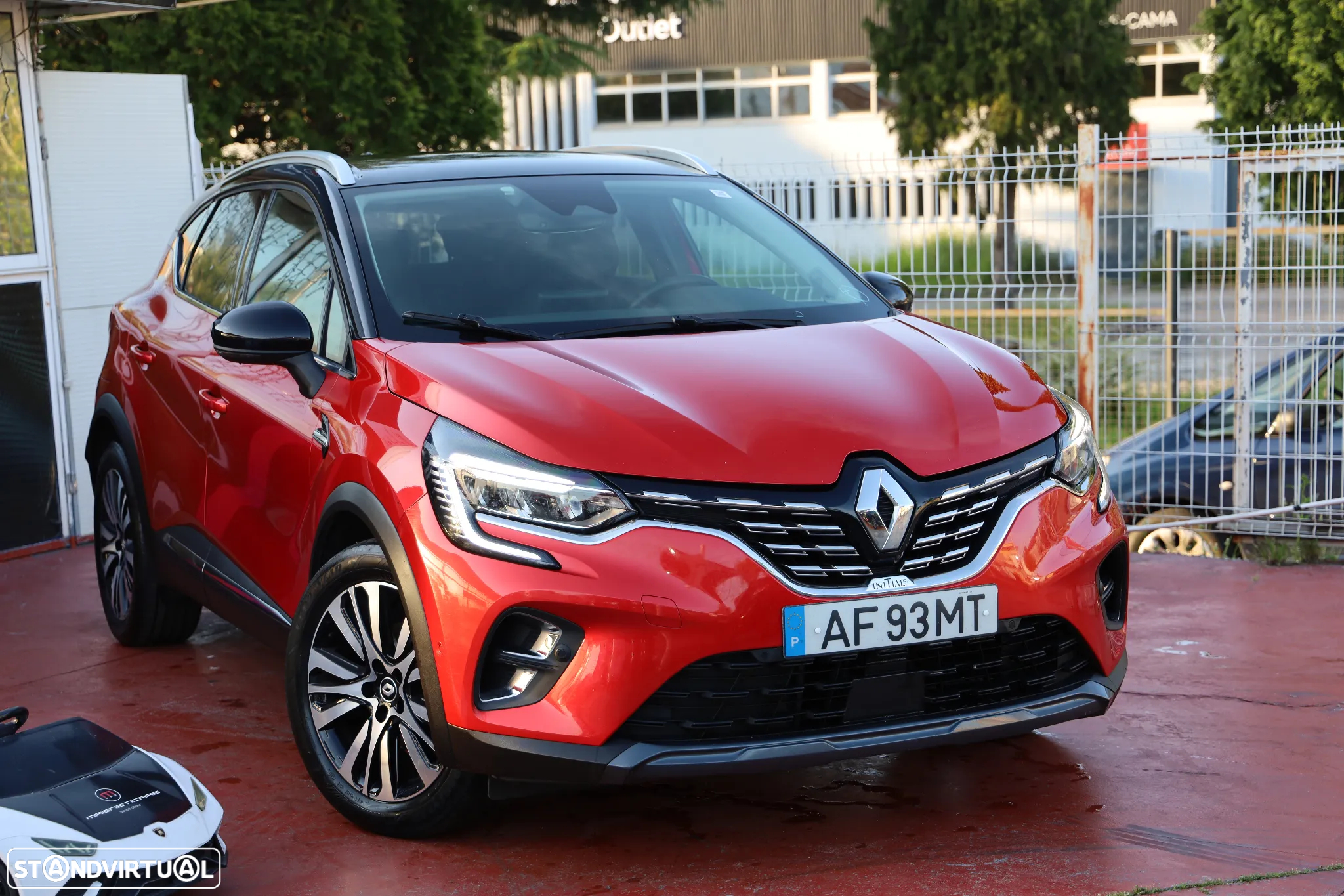 Renault Captur 1.6 E-Tech Plug-In Initiale Paris - 2