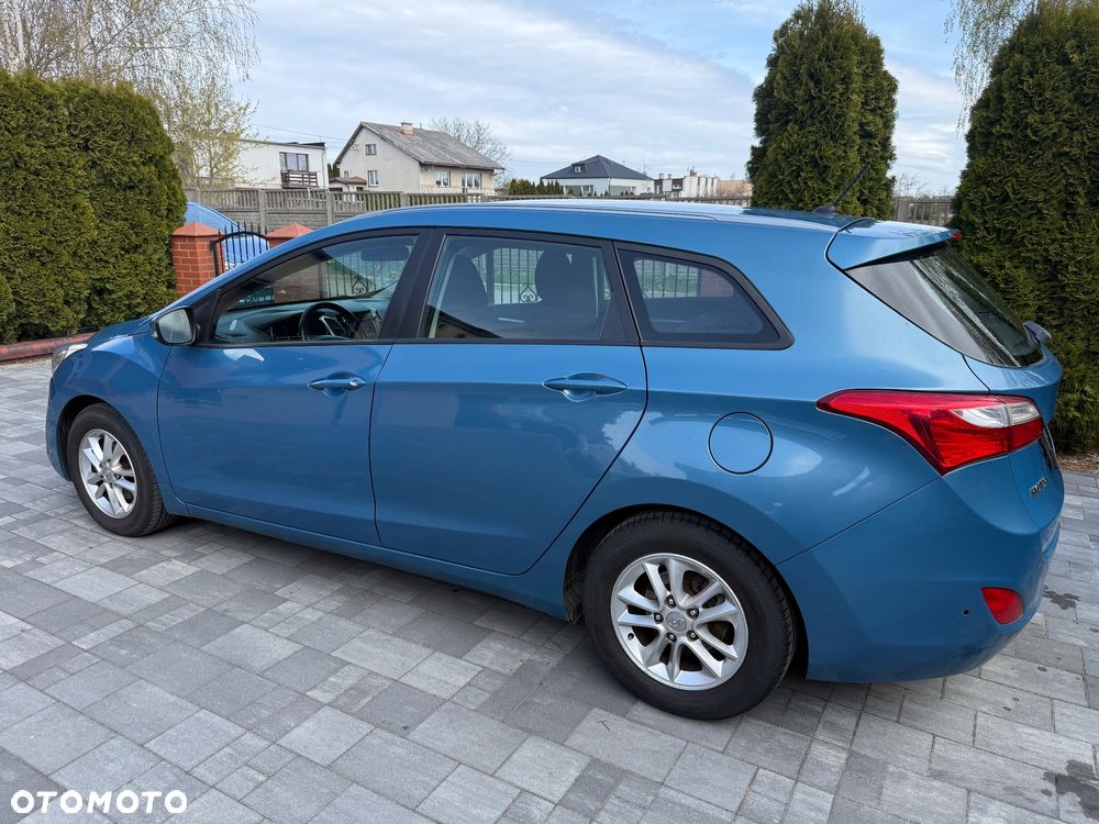 Hyundai i30 blue Kombi 1.6 CRDi YES Gold - 11