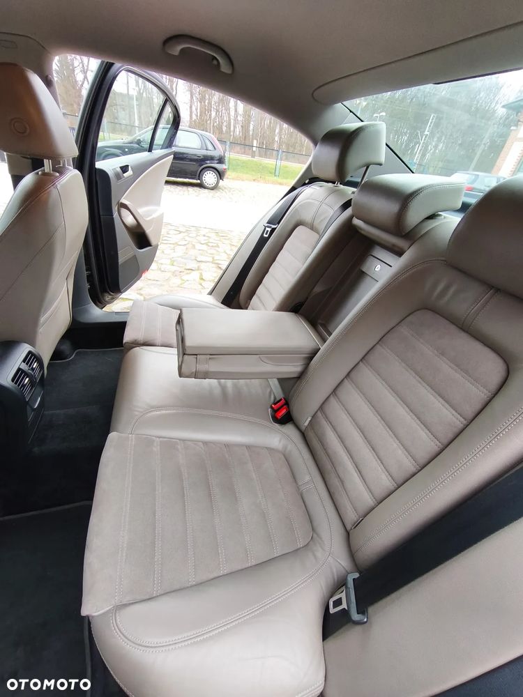Volkswagen Passat 2.0 TDI DPF Highline - 19