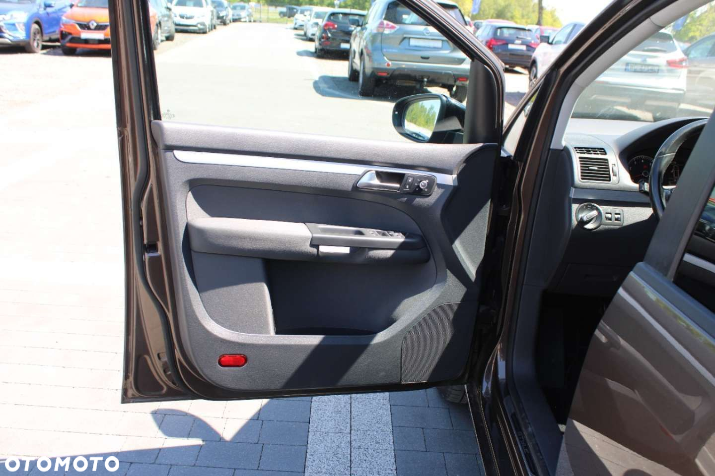 Volkswagen Touran - 17