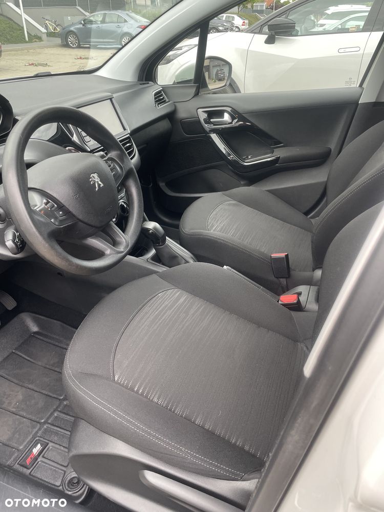 Peugeot 208 - 11